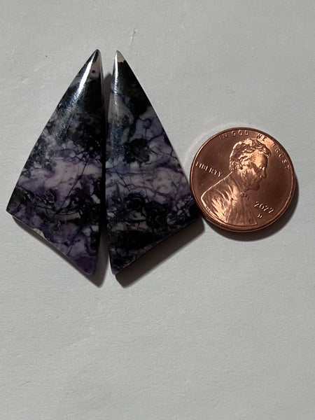 V 642 Tiffany Pair