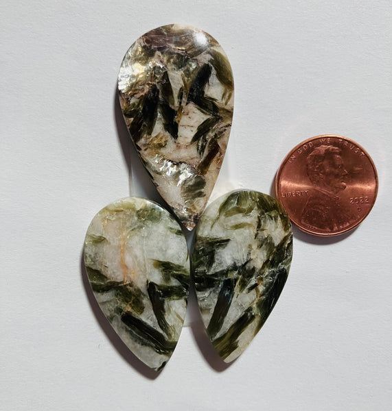 V 1033 Green Mica & Albite