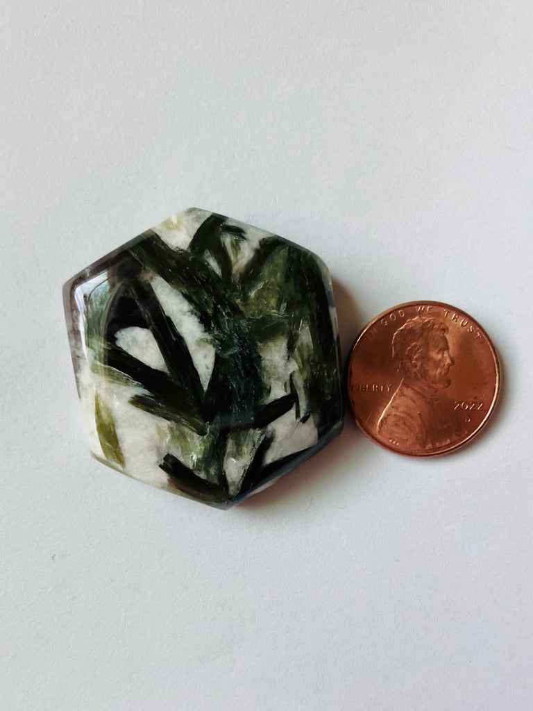 V 1052 Green Mica & Albite